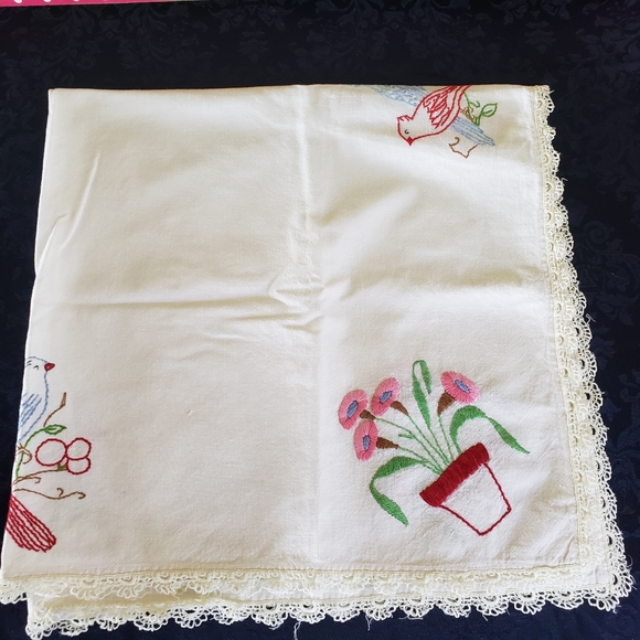 Vtg Hand Embroidery Table Topper Tablecloth Floral Birds Delicate Lace trim 30" - Picture 5 of 12